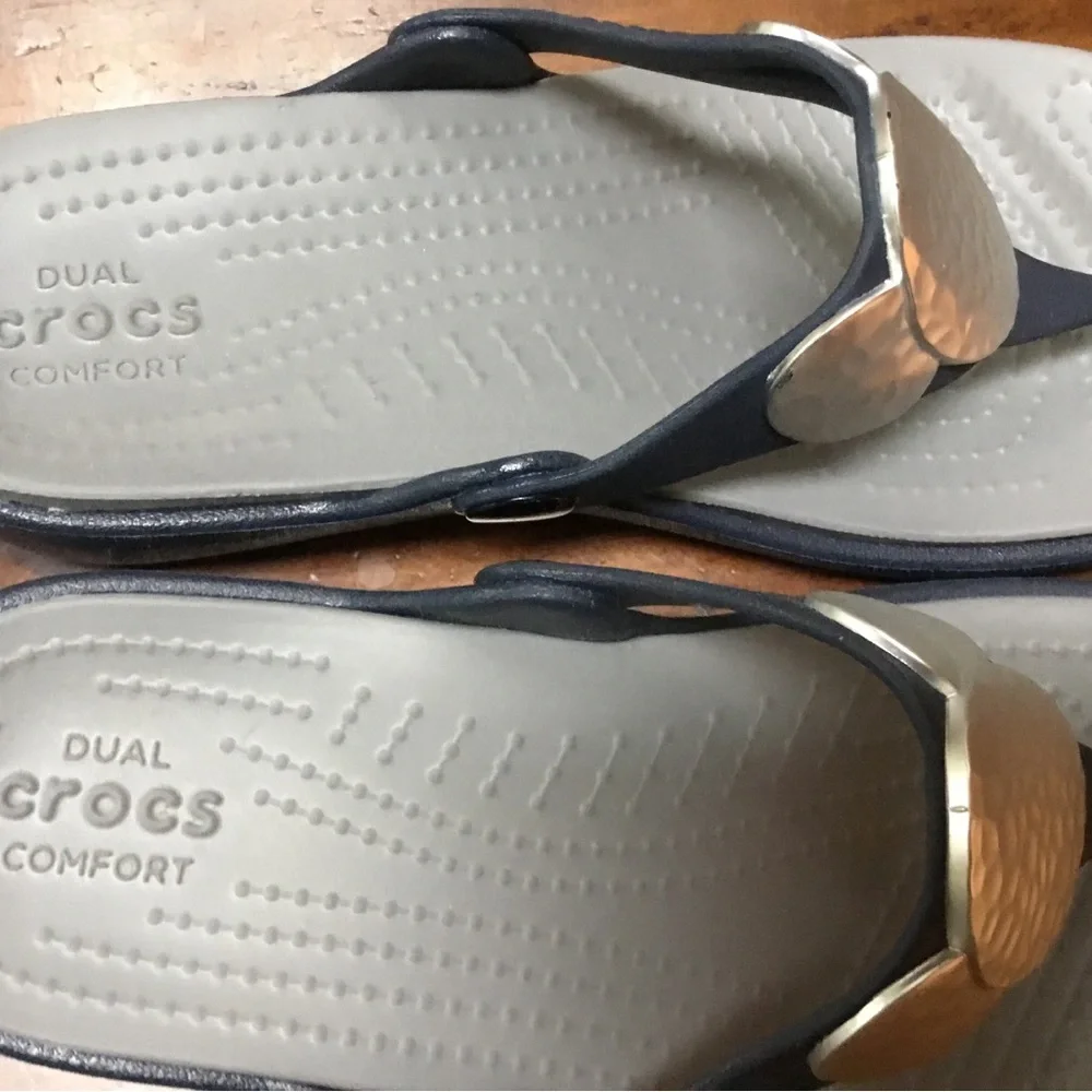 Crocs Dual Comfort Navy/Grey Sandals with Silver Accents Sz 7 Women’s - Picture 4 of 5